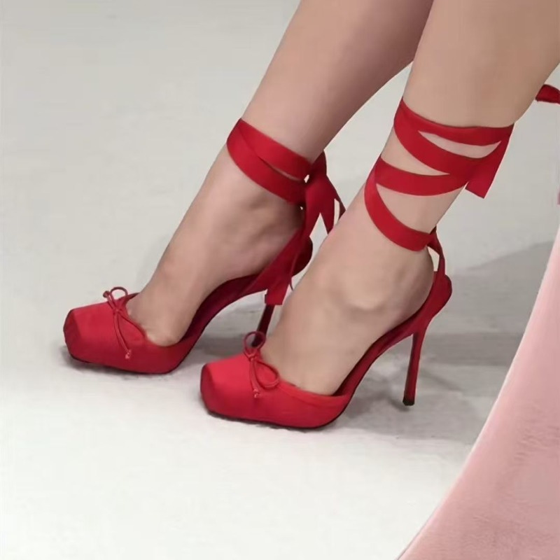 Scarpe rosse con tacco alto, s - Ankle Strap Attachment recensione e prezzo